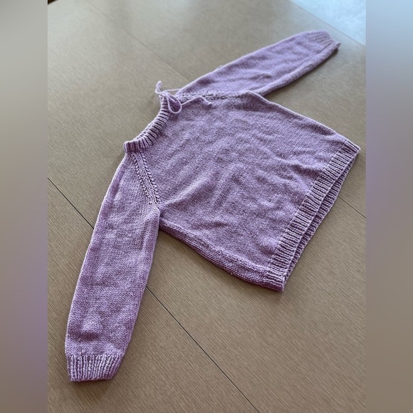 VINTAGE HAND KNIT GIRL’S PURPLE SWEATER - Picture 7 of 8